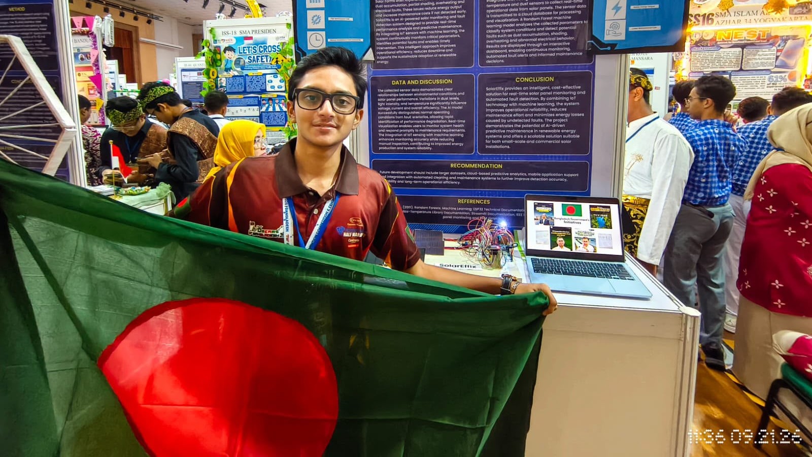 মালয়েশিয়ায় আন্তর্জাতিক উদ্ভাবনী প্রতিযোগিতায় রৌপ্যপদক জয় পাবনার তরুণ ফিহা হুসাইনের